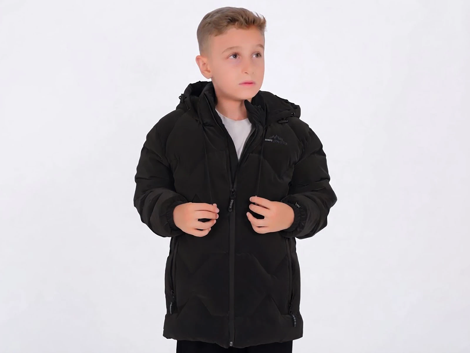 Toptan ROBİN Armalı Çizgi Nakışlı Cepli Kapşonlu Erkek Mont  Toptan Bebek Çocuk Giyim - Beniz Kids