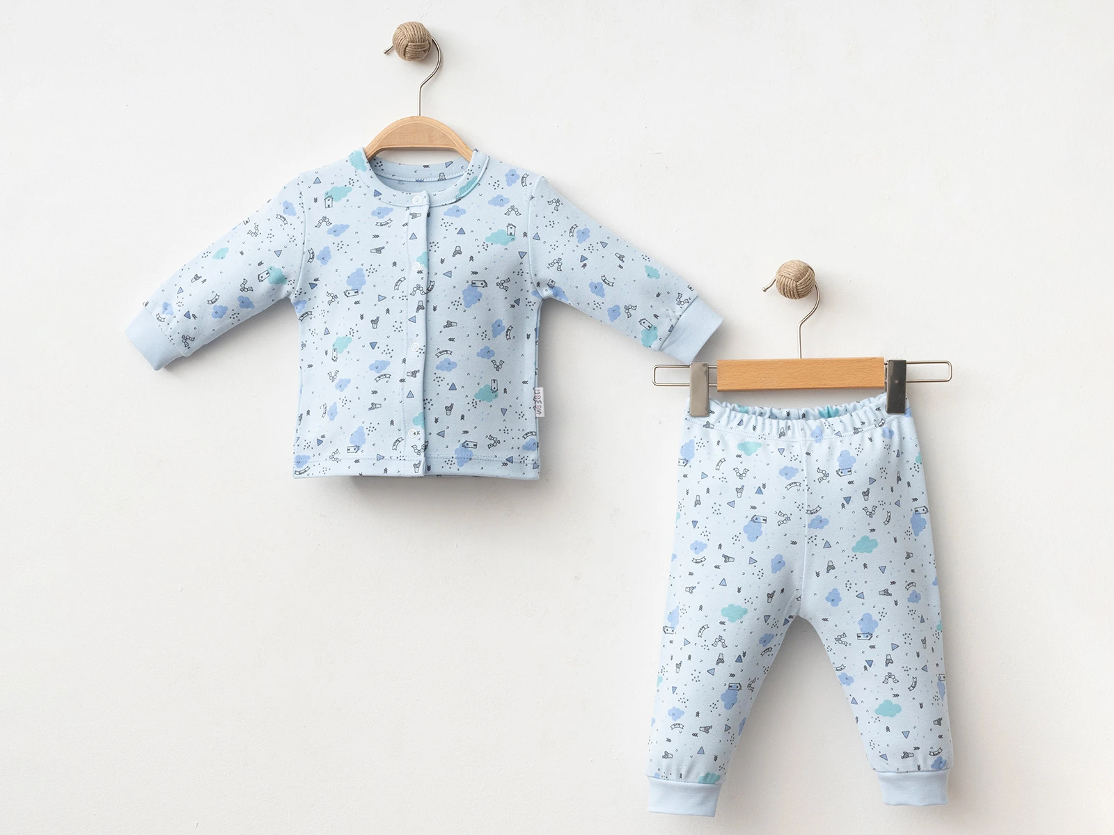 Bulut Desenli Kız Bebe Pijama Takım