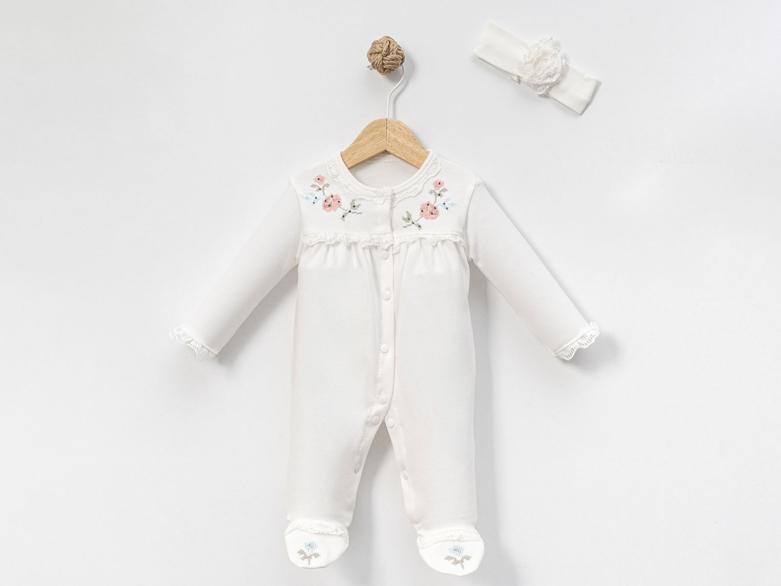 Çiçek Nakışlı Patikli Kız Bebe Tulum