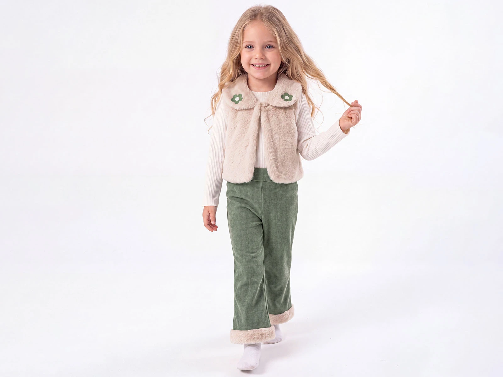 Toptan ÇİLEK BEBE Çiçek Nakışlı Peluş Yelekli Üçlü KızTakım Toptan Bebek Çocuk Giyim - Beniz Kids
