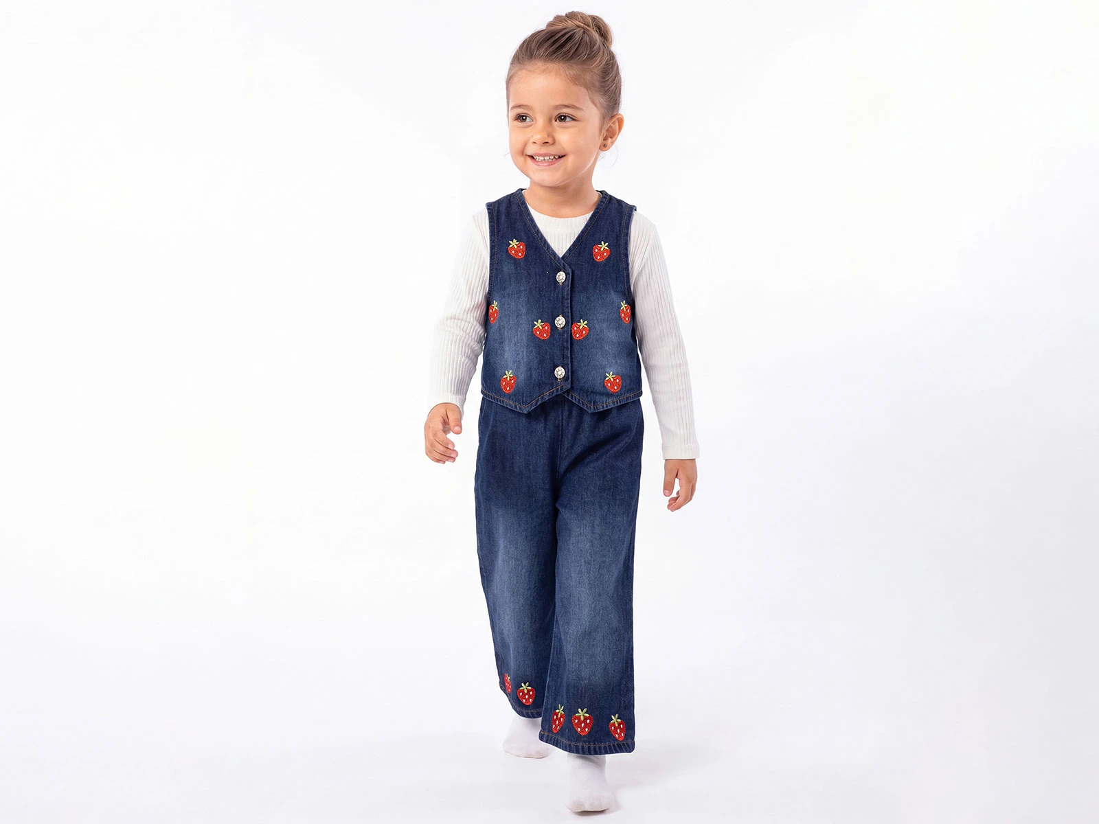 Toptan ÇİLEK BEBE Çilek Nakışlı Kot Yelekli Üçlü Kız Takım Toptan Bebek Çocuk Giyim - Beniz Kids