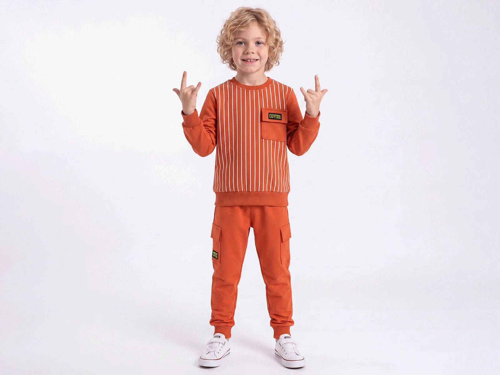Cover Baskılı Çizgili Erkek Takım 