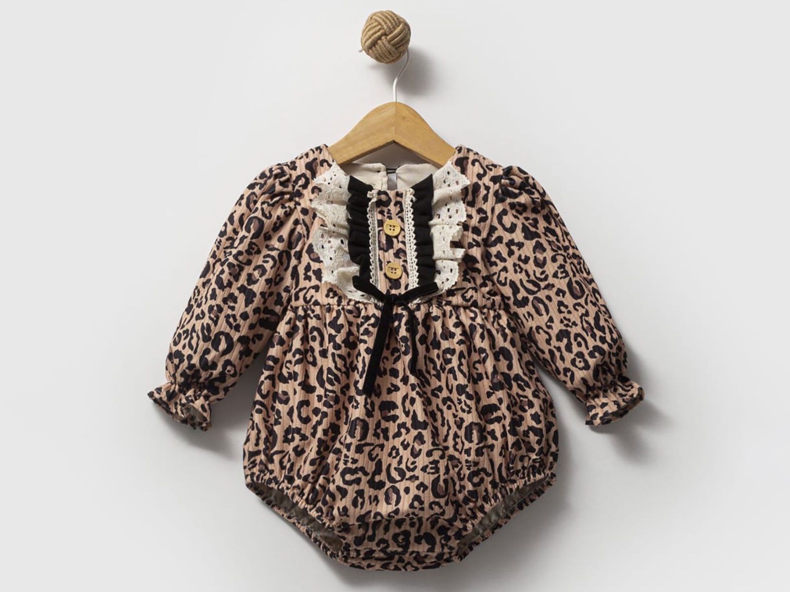 Dantel Detaylı Leopar Desenli Romper
