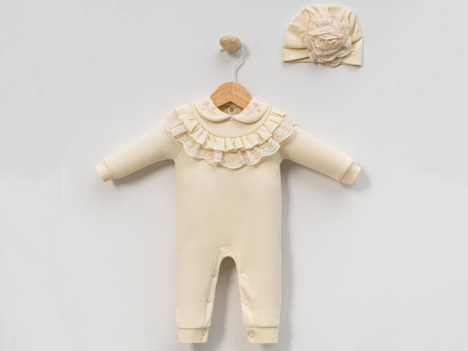 Güllü Nakışlı Kız Bebe Tulum