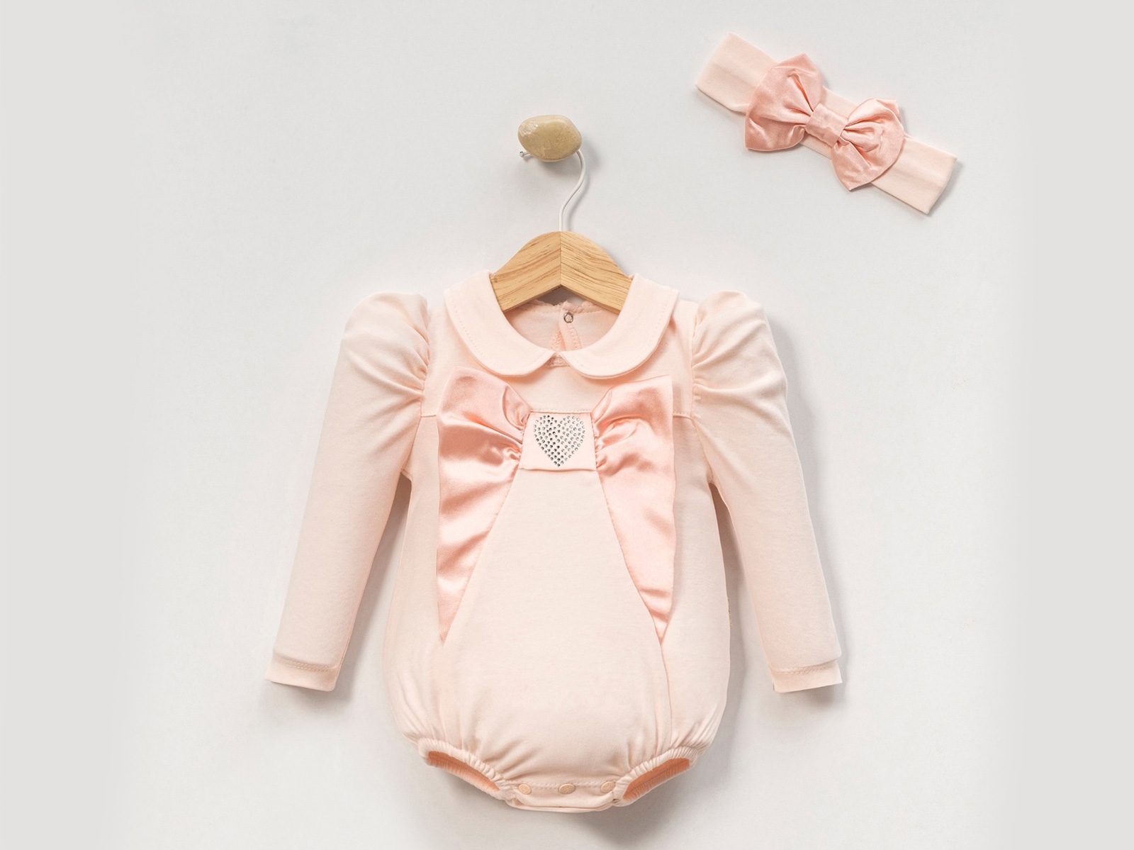 Kalp Nakışlı Kız Bebe Romper
