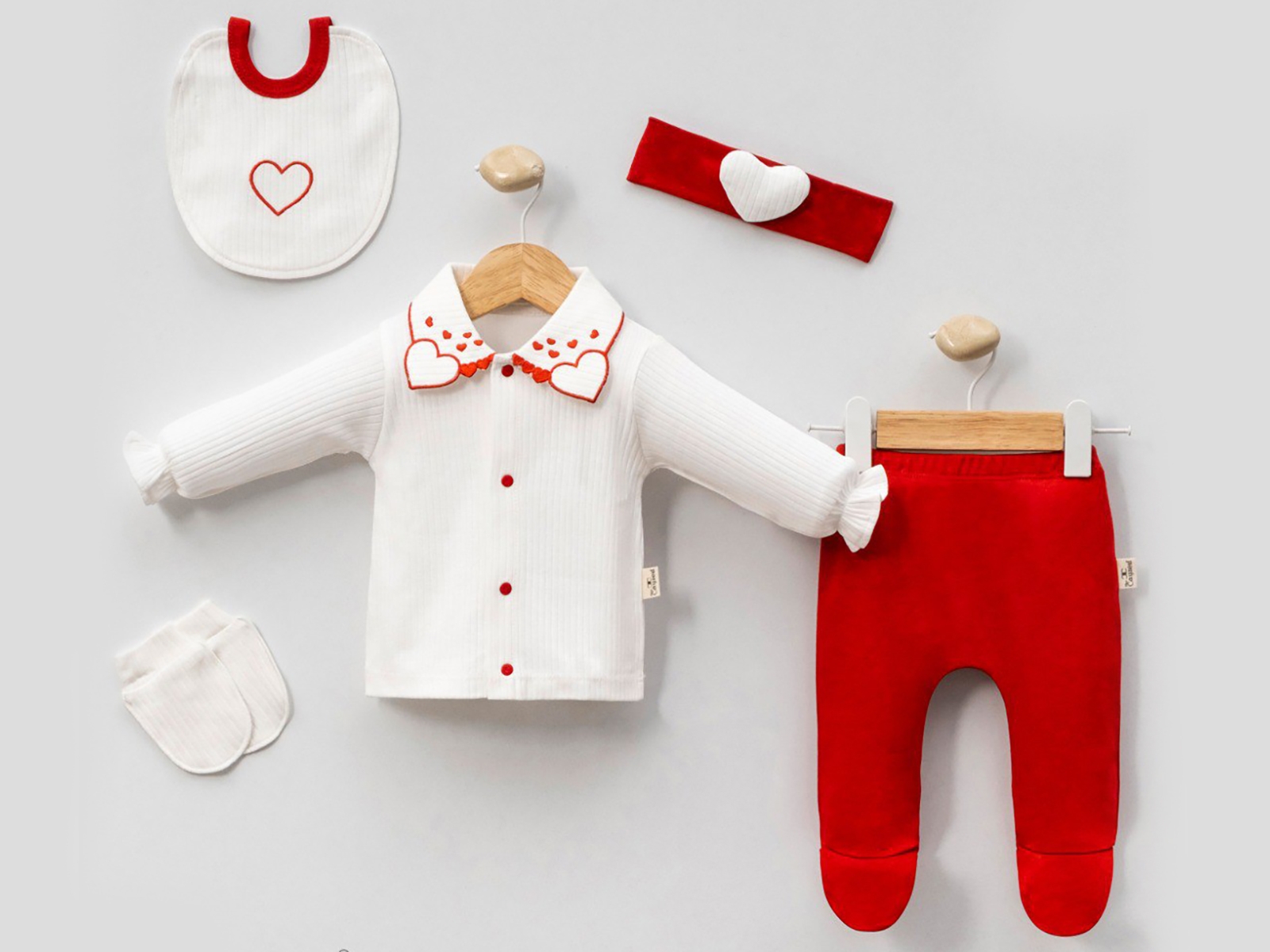 Kalp Nakışlı Yenidoğan Kız Bebe 5li Set