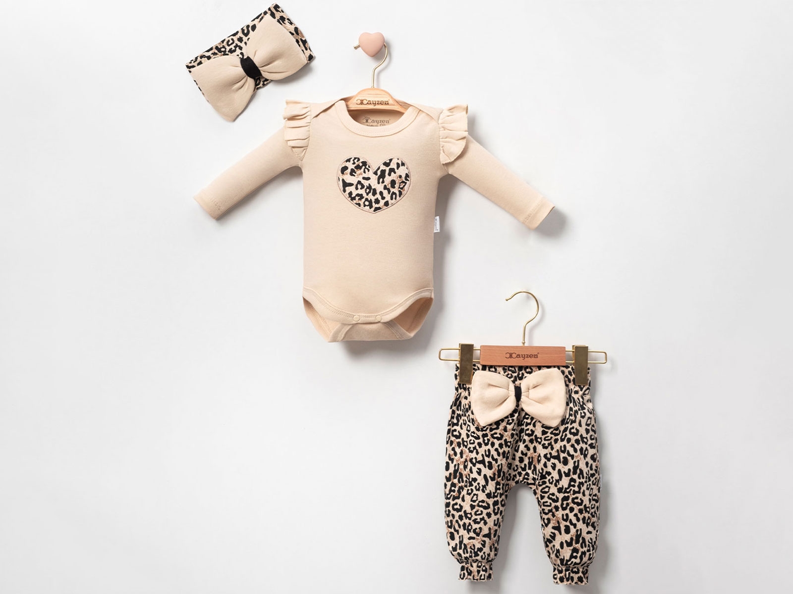 Leopar Kalp Desenli Üçlü Kız Bebe Takım