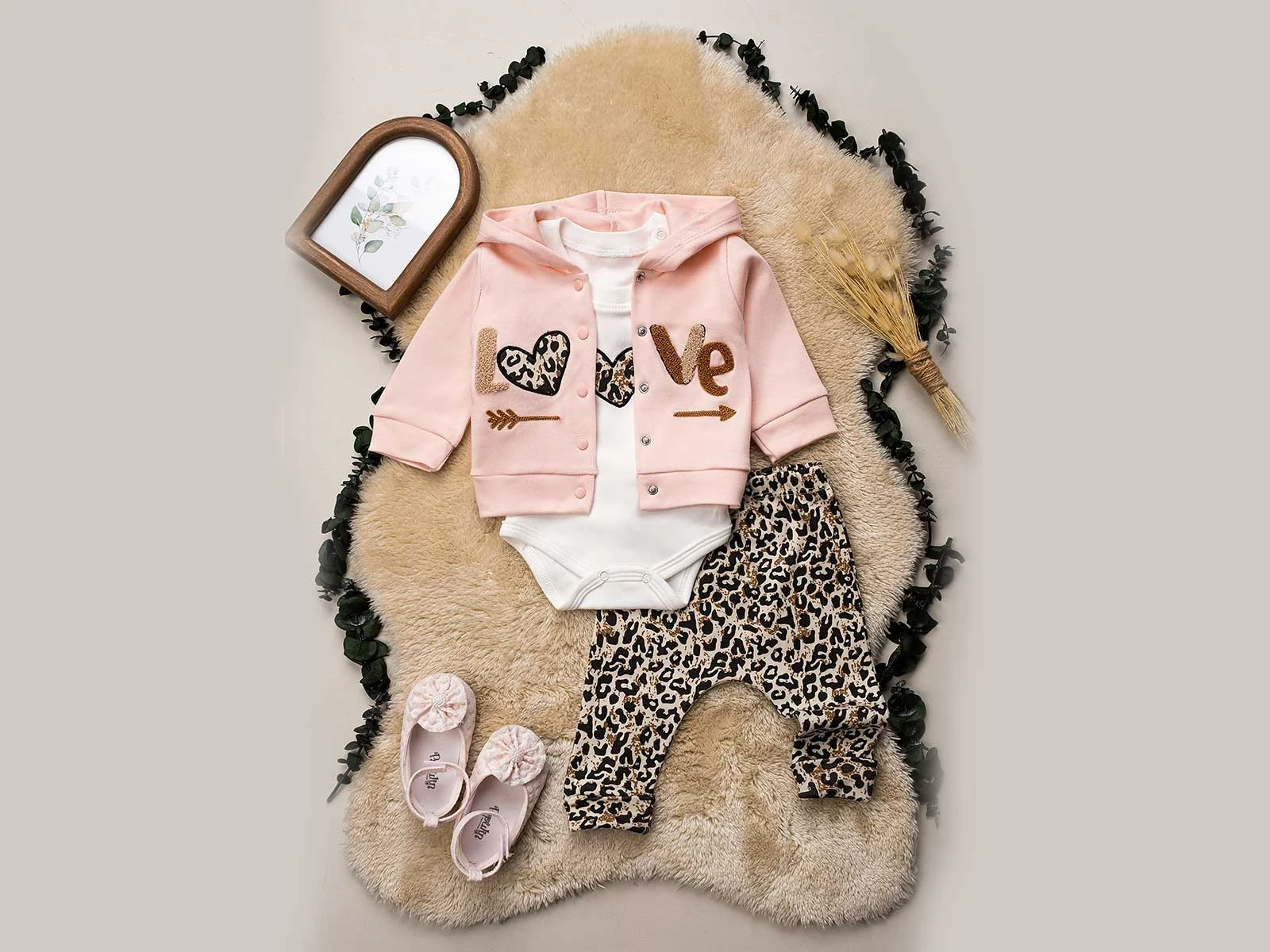 Love Baskılı Kız Bebe Takım