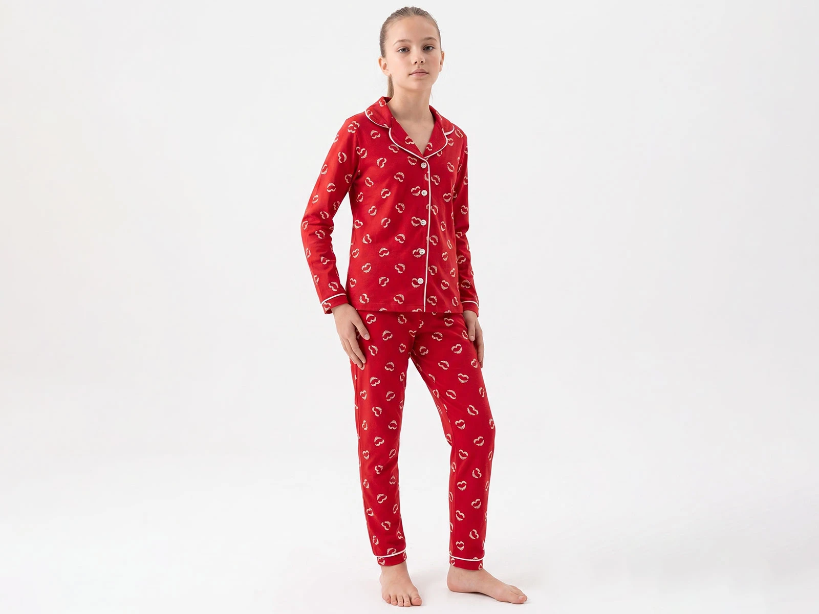 Öpücük Desenli Yakalı Düğmeli Kız Pijama Takım 
