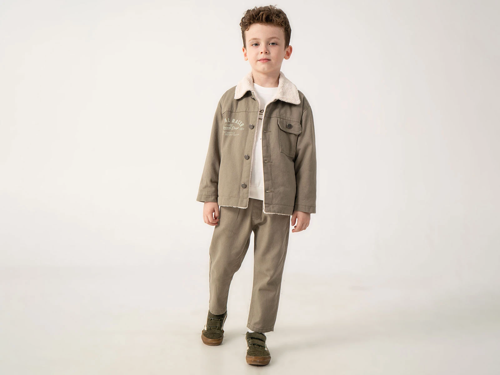 Toptan LESSOTTO Racer Baskılı İçi Peluşlu Ceketli Üçlü Erkek Takım Toptan Bebek Çocuk Giyim - Beniz Kids