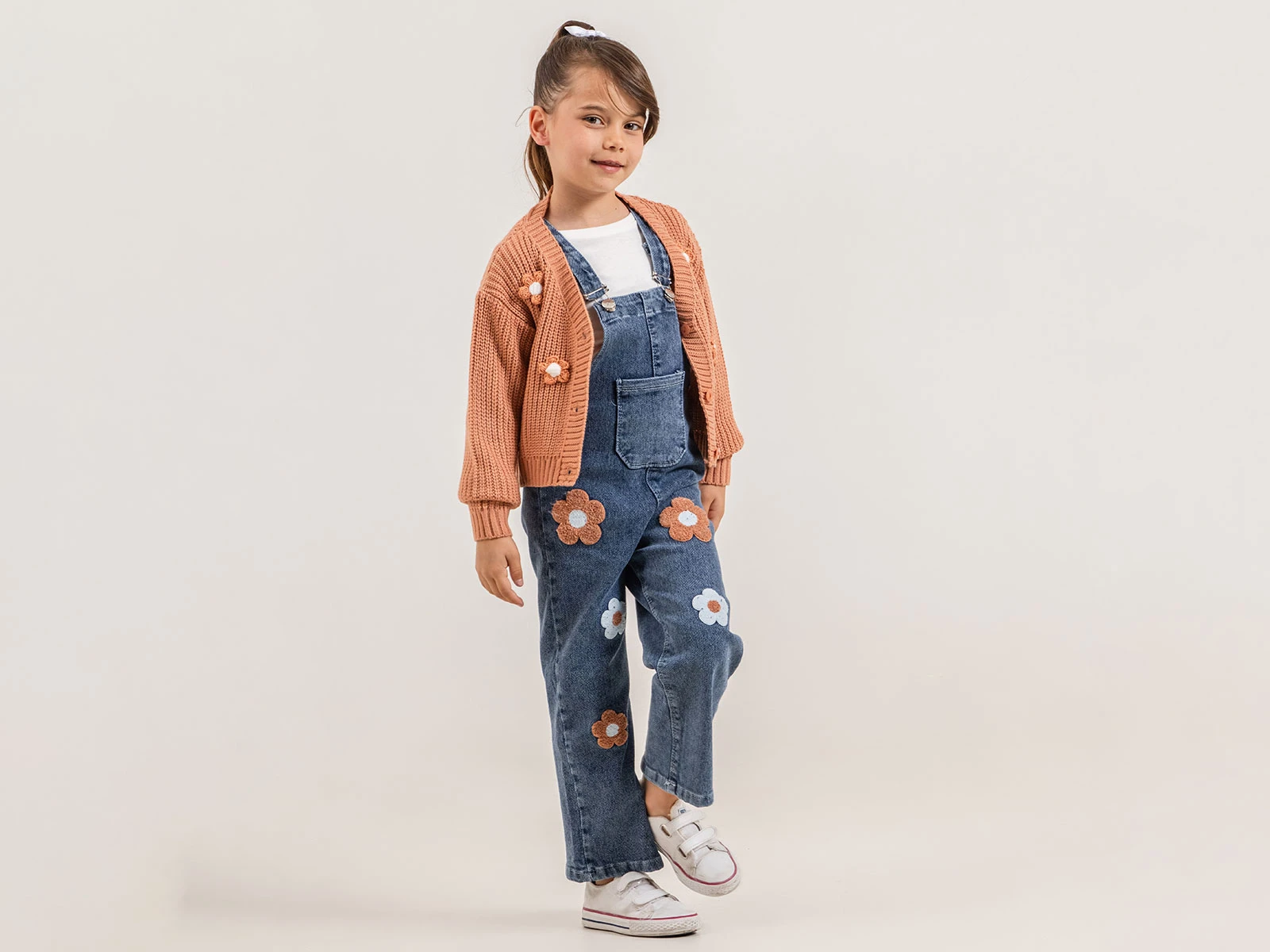 Toptan PAMPAL KİDS Triko Hırkalı Üçlü Kız Kot Salopet Set Toptan Bebek Çocuk Giyim - Beniz Kids