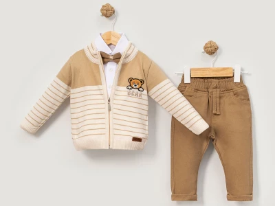 Toptan NOWA Ayıcık Nakışlı Papyonlu Triko Hırkalı Erkek Bebe Üçlü Takım  BEJ - Beniz Bebe