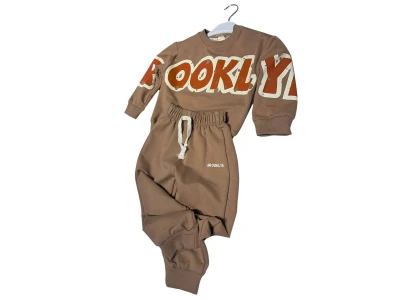 Toptan POYRAZ Brooklyn Baskılı Erkek Takım  KAHVERENGİ - Beniz Bebe