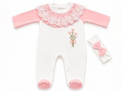 Toptan PAMUŞ MODA BABY Çiçek Nakışlı Dantel Detaylı Tokalı Kız Bebe Tulum  PUDRA - Beniz Bebe