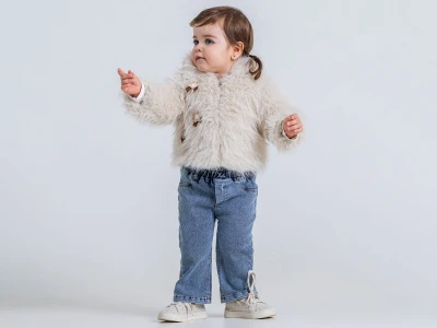Toptan PAMPAL KİDS Çiçek Nakışlı Fermuarlı Tüylü Ceketli Kız Üçlü Takım  BEJ - Beniz Bebe