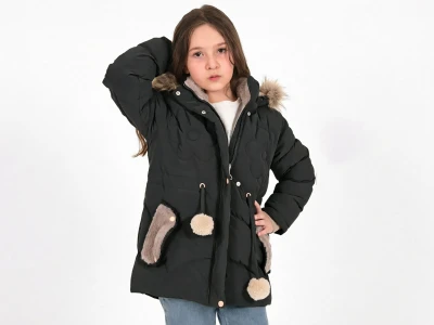 Toptan ROBİN Çiçek Nakışlı Ponpon Detaylı Cepli Kapşonlu Kız Mont  - Toptan Çocuk Giyim Beniz Kids