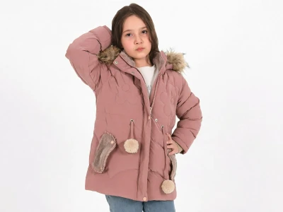 Toptan ROBİN Çiçek Nakışlı Ponpon Detaylı Cepli Kapşonlu Kız Mont  - Toptan Çocuk Giyim Beniz Kids