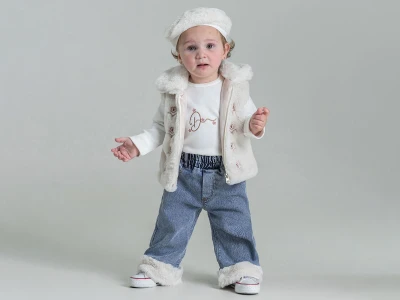 Toptan PAMPAL KİDS Çiçek Nakışlı Şapkalı Yelekli Kız Bebe Dörtlü Takım  BEYAZ - Beniz Bebe