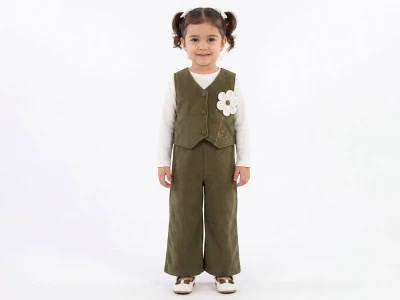 Toptan ÇİLEK BEBE Çiçey Detaylı Yelekli Kadife Üçlü Kız Takım YEŞİL - Beniz Bebe