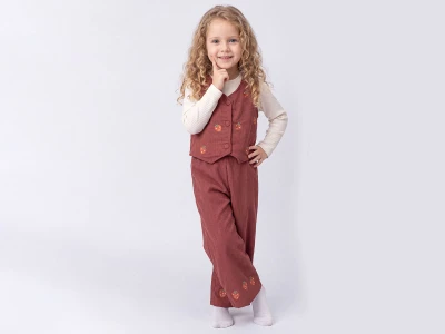 Toptan ÇİLEK BEBE Çilek Nakışlı Yelekli Üçlü Kız Takım Коричневый - Beniz Bebe