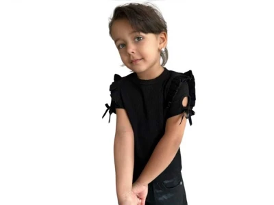 أسود