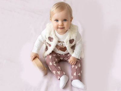 Toptan ELCİ BABY Kalp Baskılı Peluş Yelekli Kız Bebek Üçlü Takım  VİŞNEÇÜRÜĞÜ - Beniz Bebe