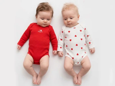 Toptan BOM-BİBO Kalp Desenli & Mom Baskılı Kız Bebe Çıtçıtlı Badi  - Toptan Çocuk Giyim Beniz Kids