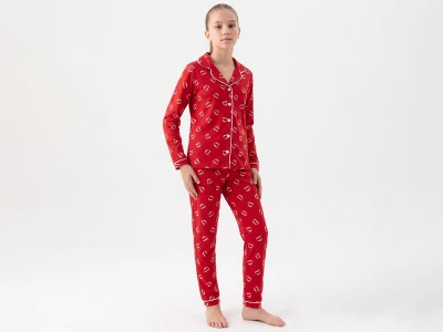Öpücük Desenli Yakalı Düğmeli Kız Pijama Takım 