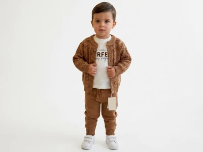 Toptan PRATİK KİDS Örgü Desenli Triko Hırkalı Erkek Bebe Üçlü Takım  KAHVERENGİ - Beniz Bebe