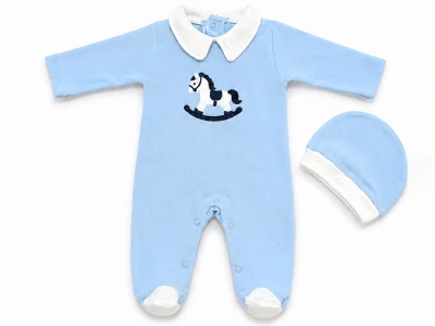 Toptan PAMUŞ MODA BABY Oyuncak At Nakışlı Yakalı Şapkalı Erkek Bebe Tulum MAVİ - Beniz Bebe