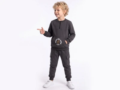 Toptan YAVRUCAK LİFE 2 Peace Out Baskılı Kanguru Cepli Erkek Takım  FÜME - Beniz Bebe