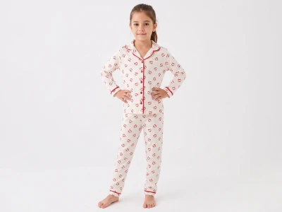Öpücük Desenli Yakalı Düğmeli Kız Pijama Takım 
