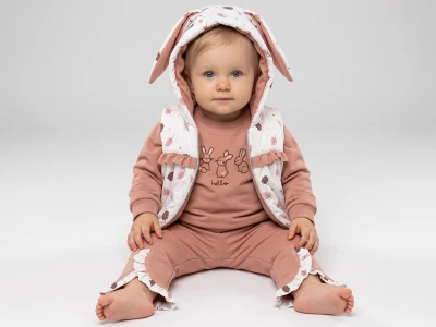 Toptan BEBLY Tavşan Baskılı Yelekli Şapkalı Kız Bebe Üçlü Takım  KAHVERENGİ - Beniz Bebe